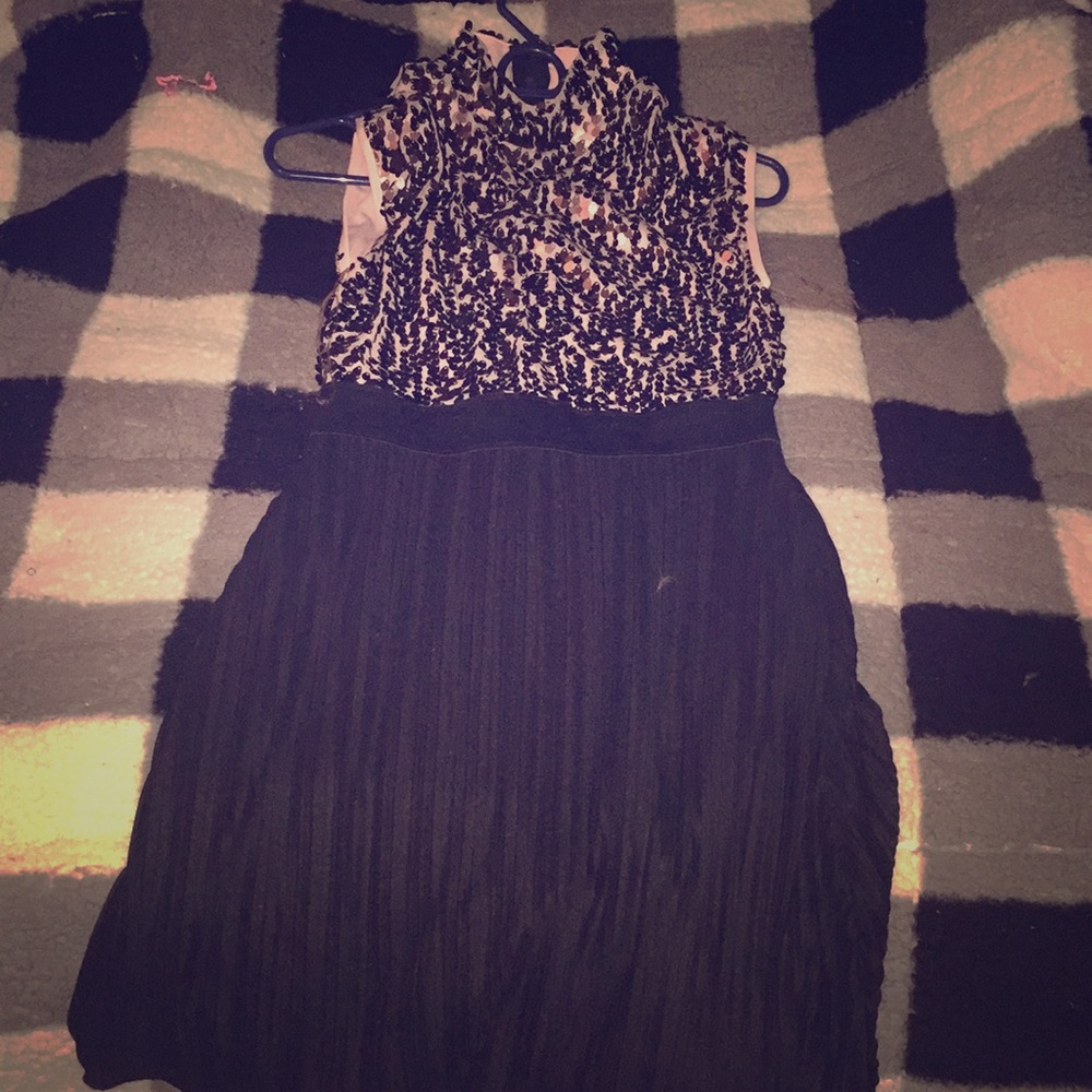 Sequenced pink top to black skirt(connected)
